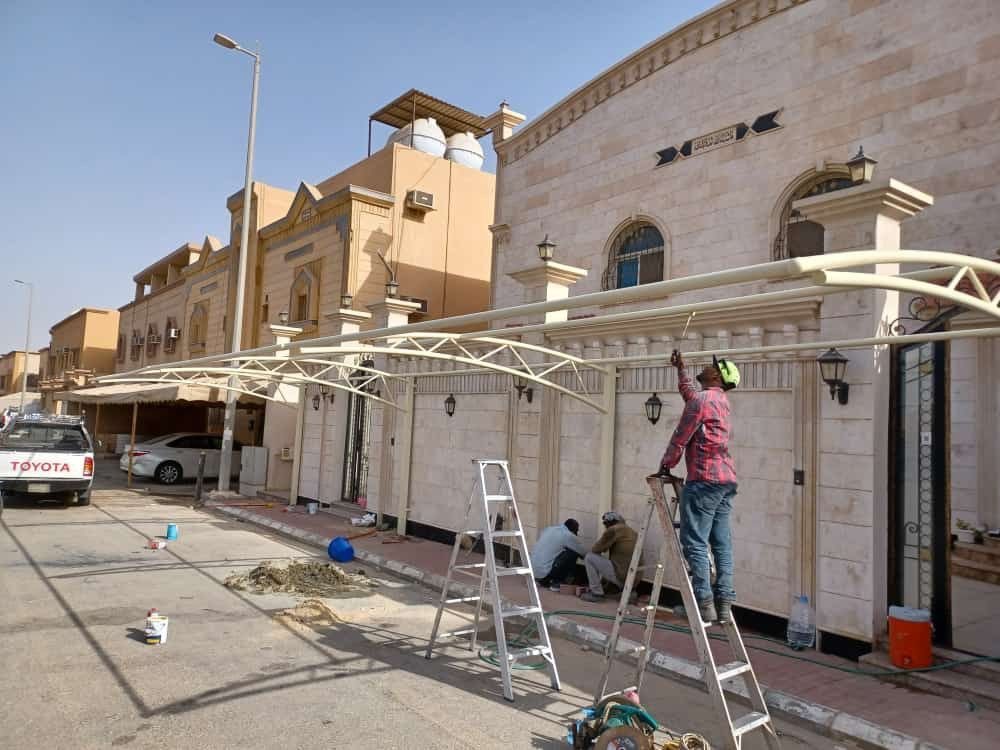 تساعد مظلات السيارات على حماية المركبات من أشعة الشمس والعوامل الجوية، كما يمكن أن تضيف مظهرًا مرتبًا إلى مواقف المنازل والفلل والمنشآت…